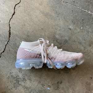 Women’s size 7.5 nike shoes